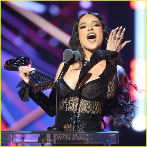 Becky G Removes Engagement Ring Ahead of iHeartRadio Music Awards 2023 1