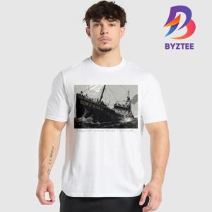 Queens Of The Stone Age QOTSA Portsmouth 2025 Gold Color Tonight Poster At Victorious Festival In UK On August 22 2025 Unisex T-Shirt